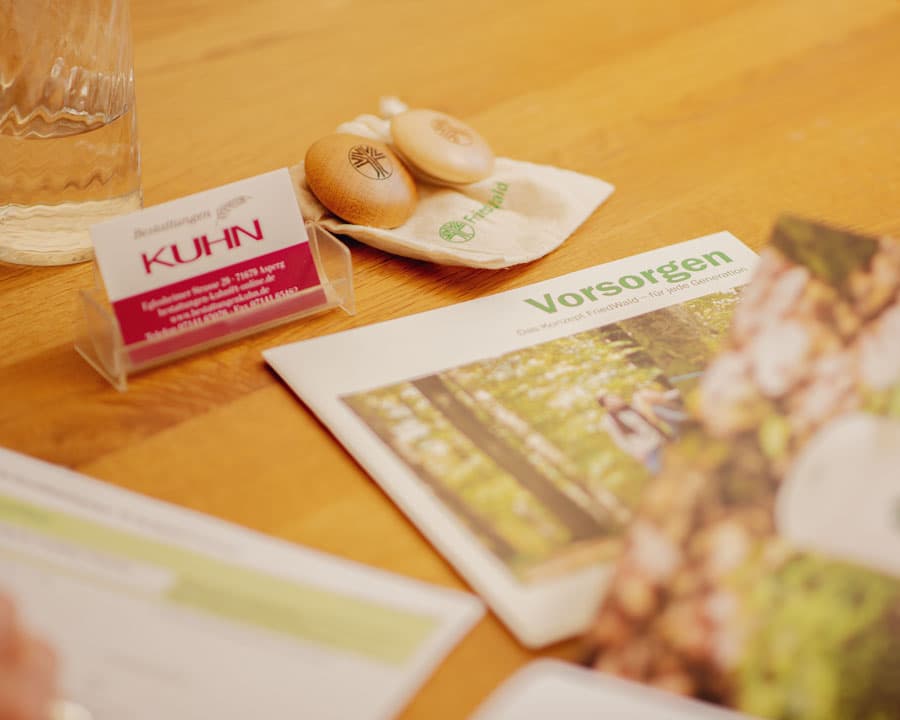 Informationsmaterial zur Bestattungsvorsorge von Kuhn Bestattungen in Asperg, geleitet von Michael Groshaupt, Bestattungen in Möglingen und Ludwigsburg.