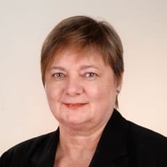 Porträt von Birgit Kuhn, Gründerin von Kuhn Bestattungen in Asperg, Möglingen und Ludwigsburg.